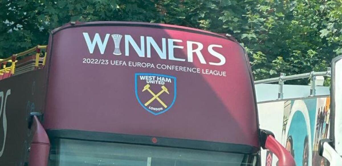 Il West Ham ha già pronto il pullman per festeggiare la vittoria della Conference League - 