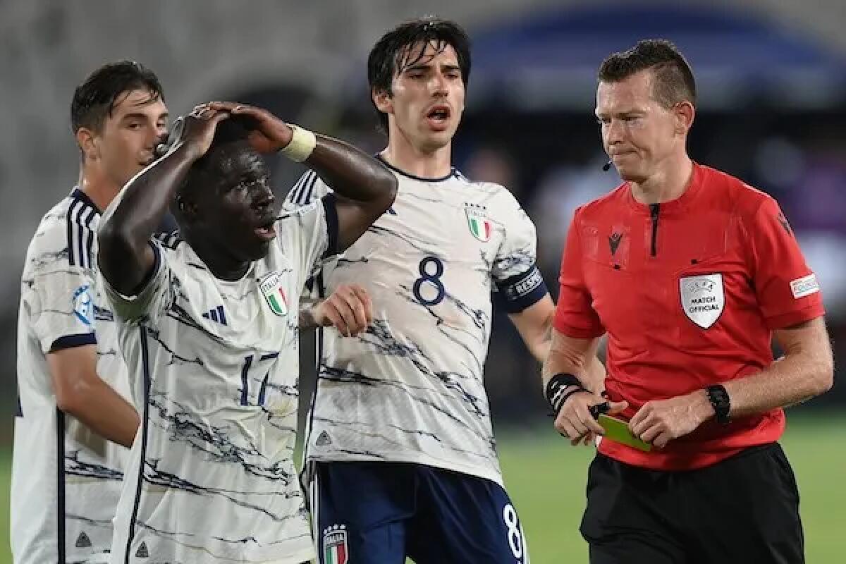 Dopo lo scandalo arbitrale contro l'Italia ed a favore della Francia, la Uefa inserisce il Var all'Europeo U21 - 