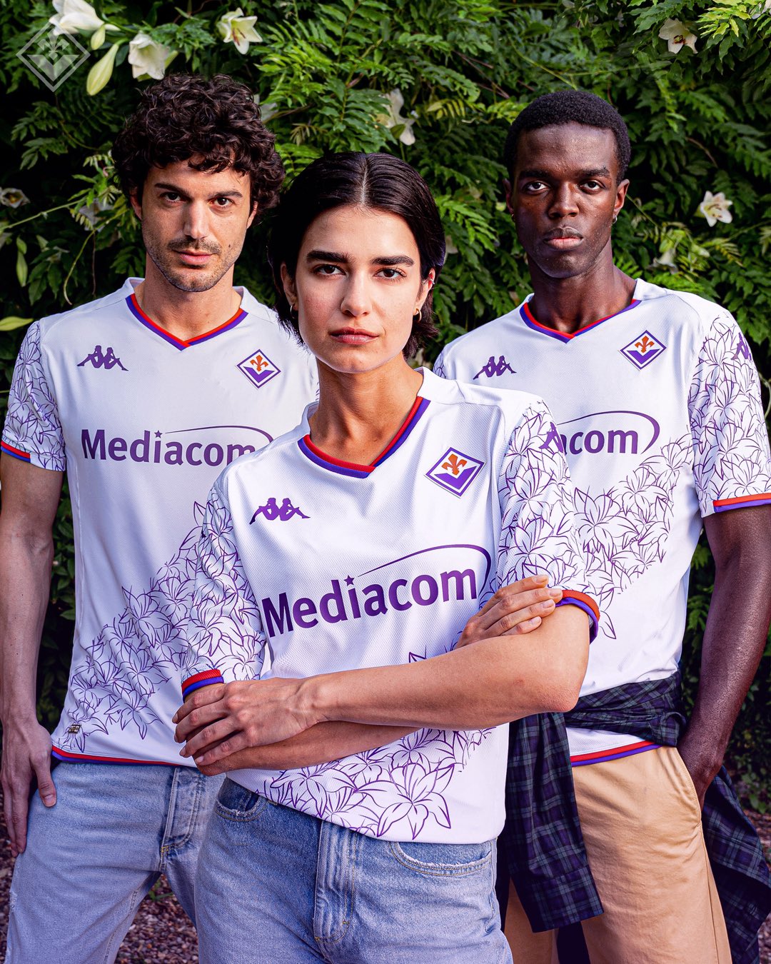 La Fiorentina mostra la nuova seconda maglia per la prossima stagione. Confermata l'anticipazione