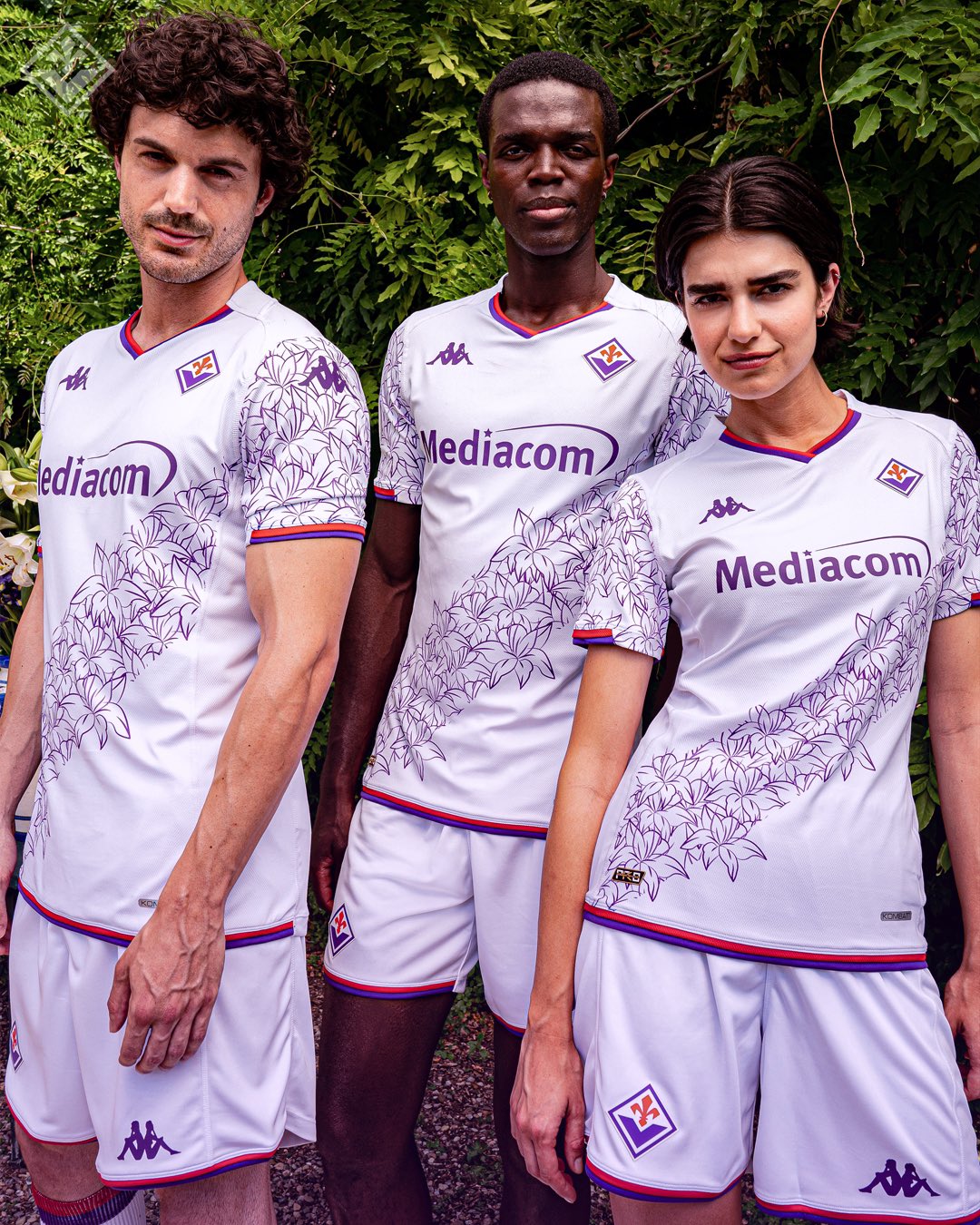 La Fiorentina mostra la nuova seconda maglia per la prossima stagione. Confermata l'anticipazione