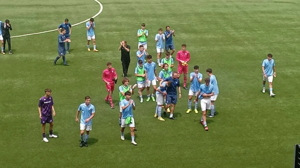 Bel gesto della Lazio Under 16: perde con Fiorentina ma aspetta i Viola in spogliatoio per complimentarsi