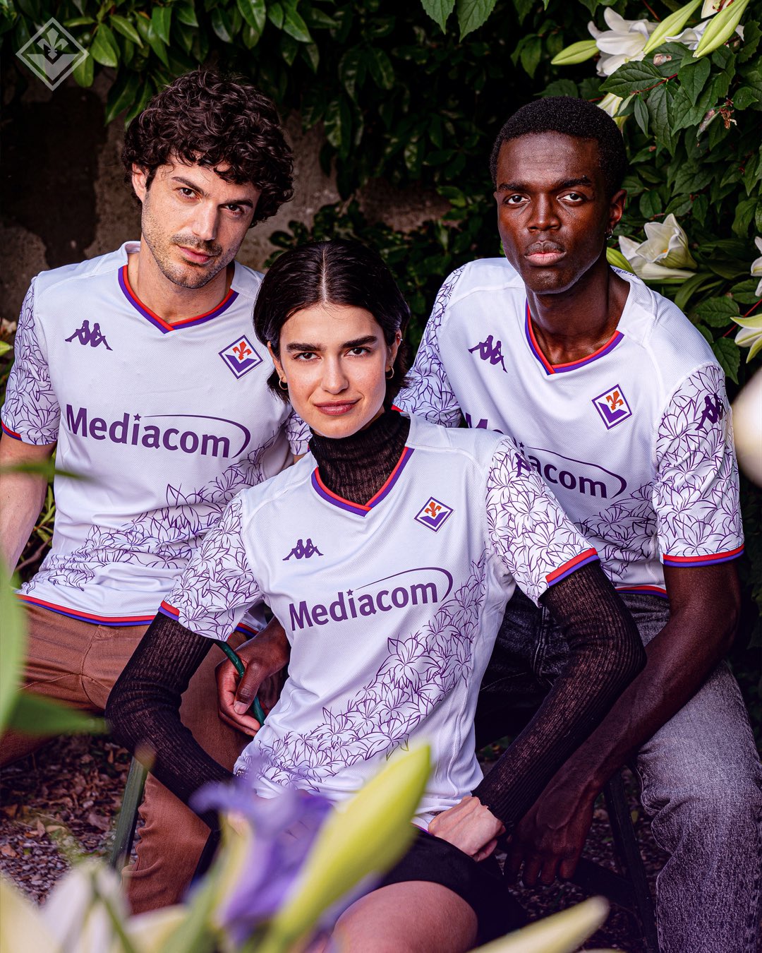 La Fiorentina mostra la nuova seconda maglia per la prossima stagione. Confermata l'anticipazione