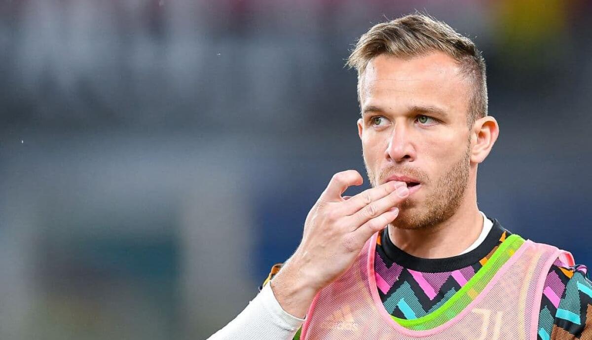 Romano: "Offerta Fiorentina per Arthur, prestito con diritto di riscatto. Juventus pronta ad accettare" - 