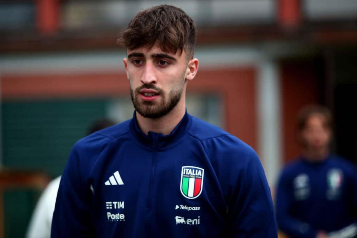 Niente Viti per la Fiorentina, andrà a giocare nel Sassuolo. Accordo con il Nizza dopo il flop francese - ROME, ITALY - MARCH 20: Mattia Viti of Italy U21 looks on during the training session at Giulio Onesti sport centre on March 20, 2023 in Rome, Italy. (Photo by Paolo Bruno/Getty Images)