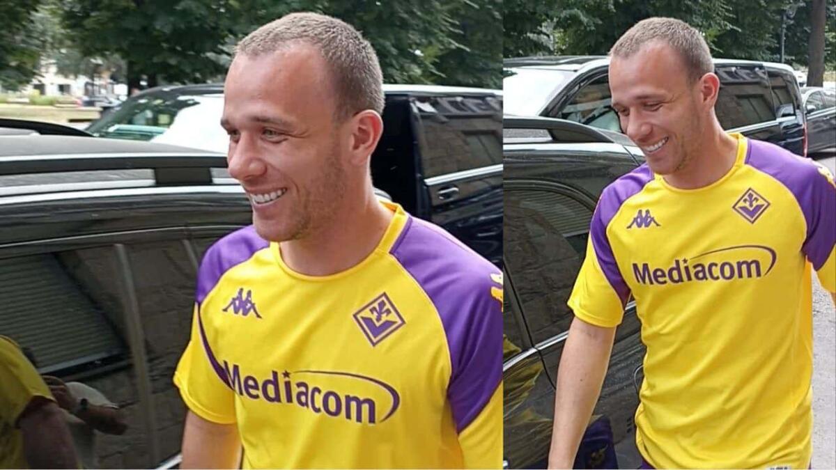 Arthur alle visite mediche con la Fiorentina: sorrisi ed entusiasmo al suo arrivo. Il video - 