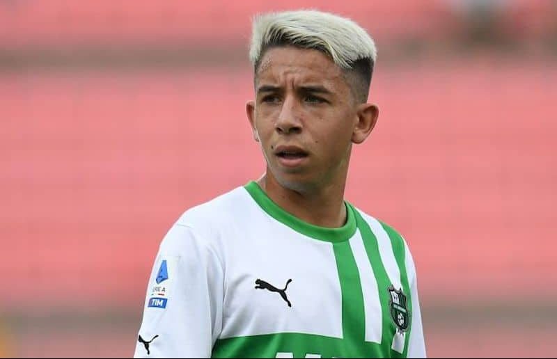 CREMONA, ITALY - SEPTEMBER 04: Maxime Lopez of US Sassuolo looks on during the Serie A match between US Cremonese and US Sassuolo at Stadio Giovanni Zini on September 04, 2022 in Cremona, Italy. (Photo by Alessandro Sabattini/Getty Images)