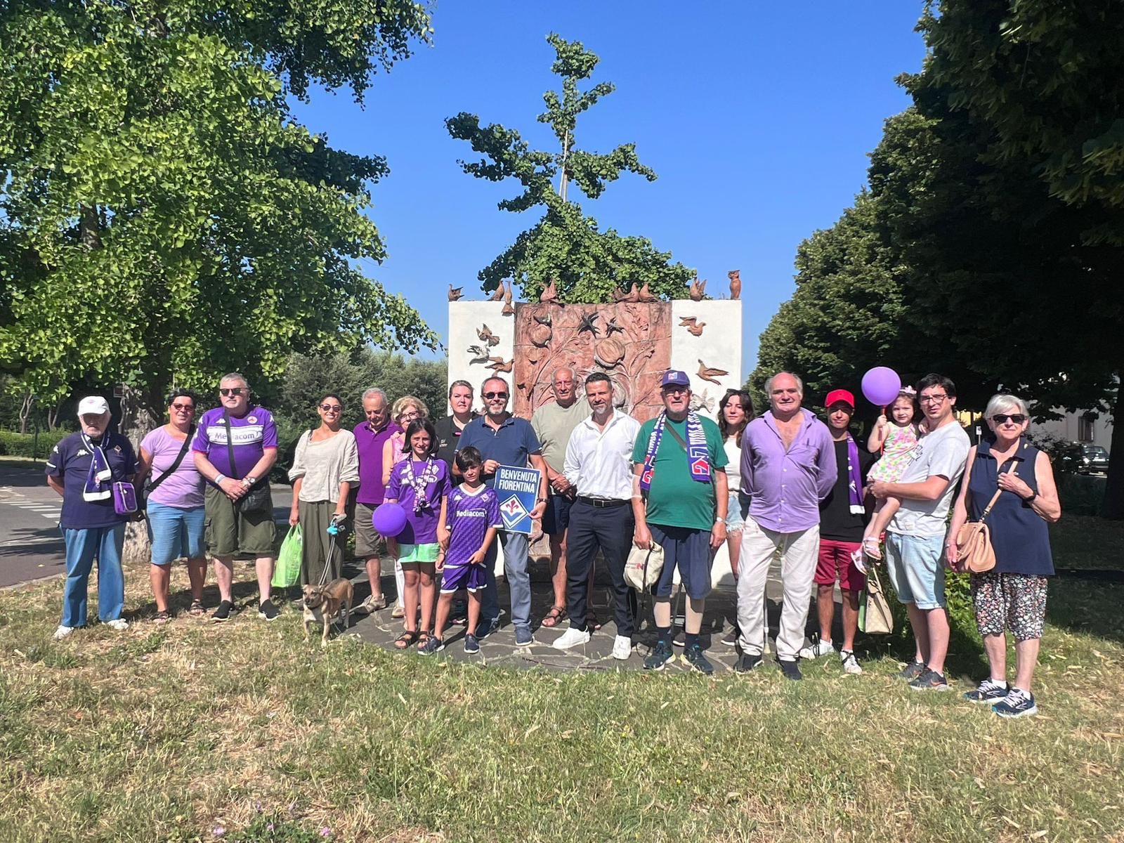 Bagno a Ripoli si tinge di viola per la Fiorentina. Il sindaco: "Entriamo a far parte della storia del club"
