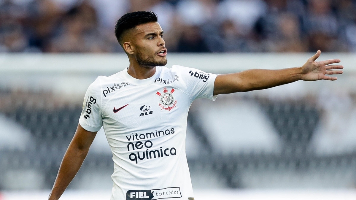 Di Marzio scrive: "Sondaggio della Fiorentina per Vera, mediano del Corinthians, costa 12 milioni"