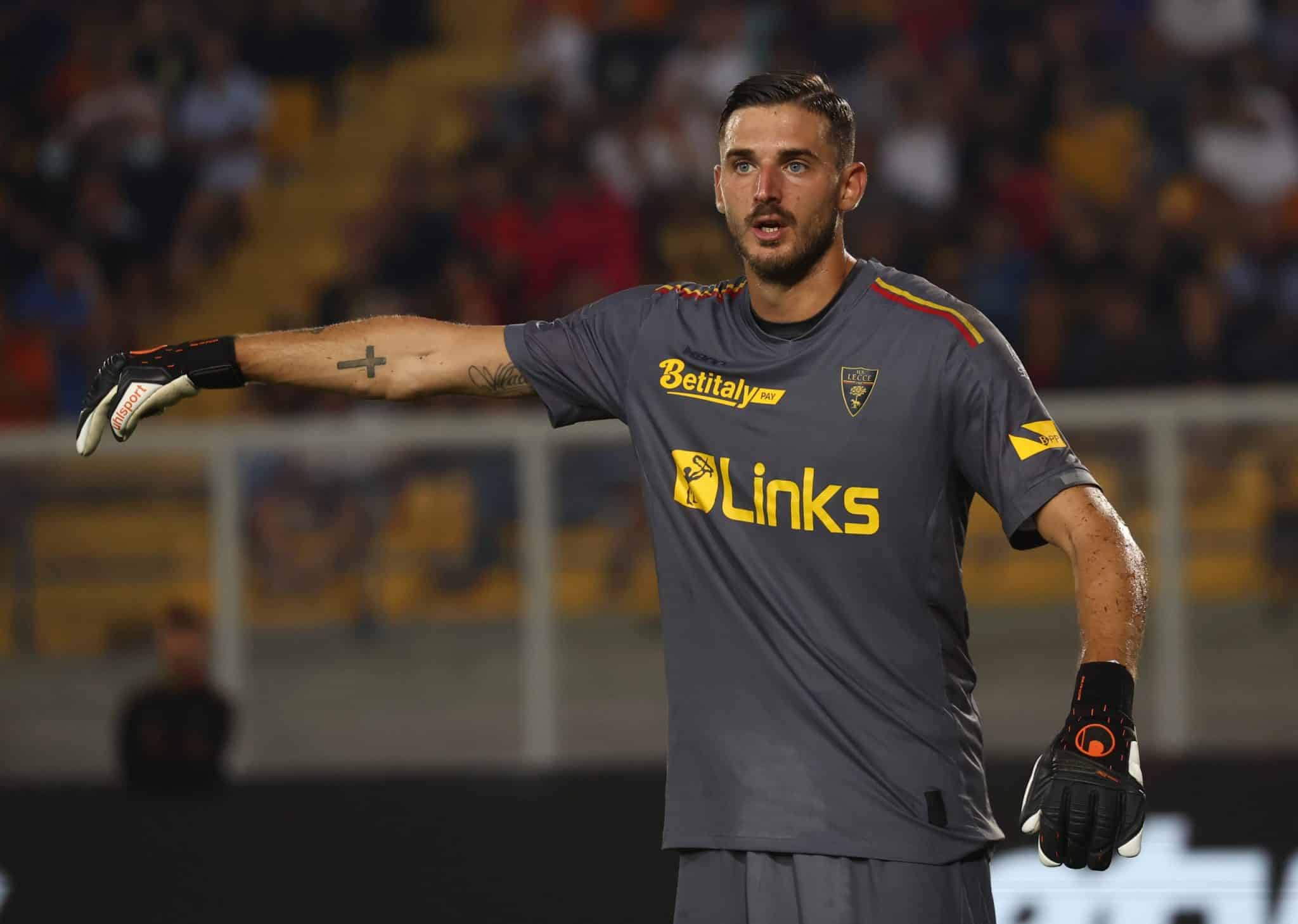 La Fiorentina può togliere dalla sua lista Falcone, il portiere torna al Lecce per 3 milioni di euro