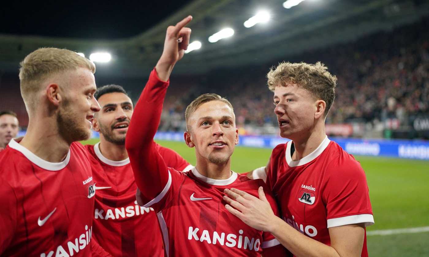 Cm.com scrive: "Sondaggio della Fiorentina per Karlsson, stella dell'AZ. Lo vuole anche il Napoli"