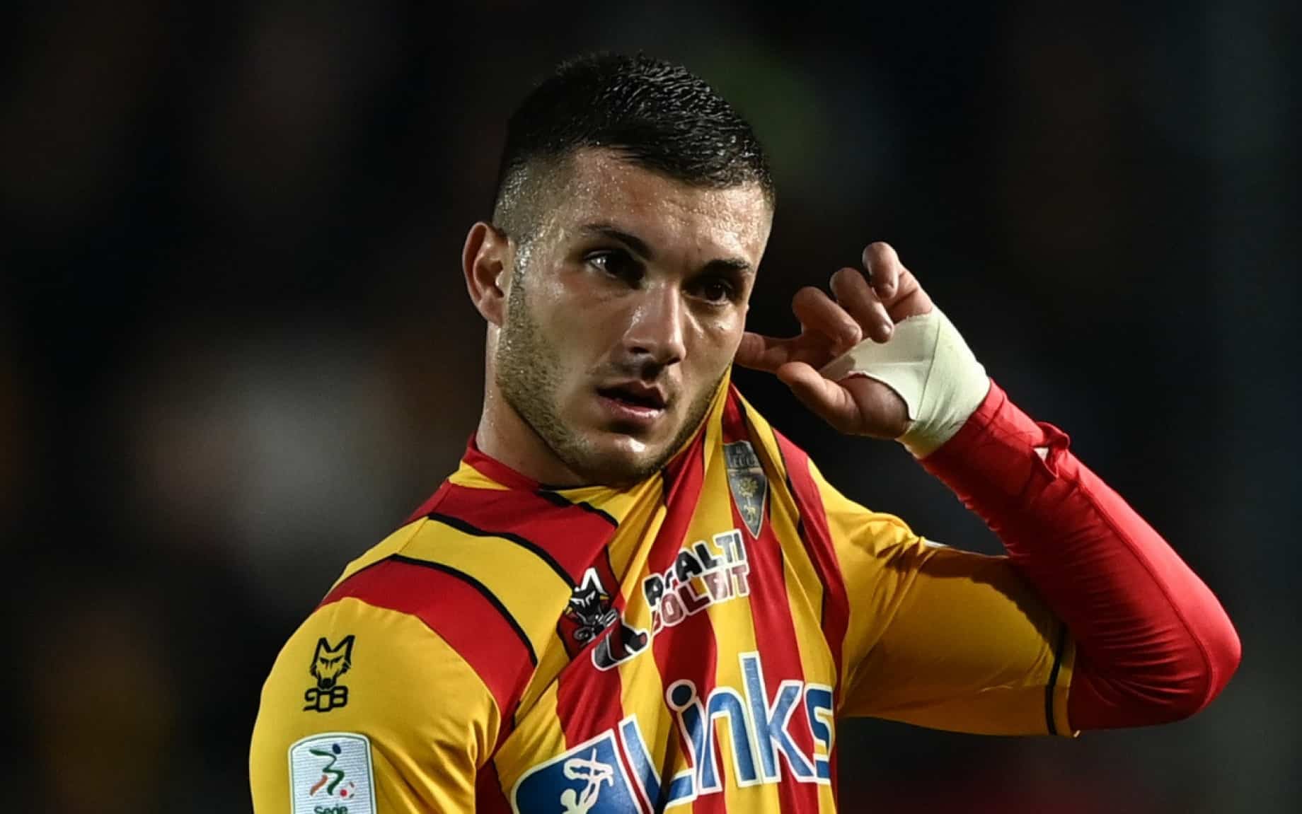 Dazn annuncia: "Dalla Francia rivogliono Ikonè. La Fiorentina valuta Strefezza del Lecce, costa 10 milioni"