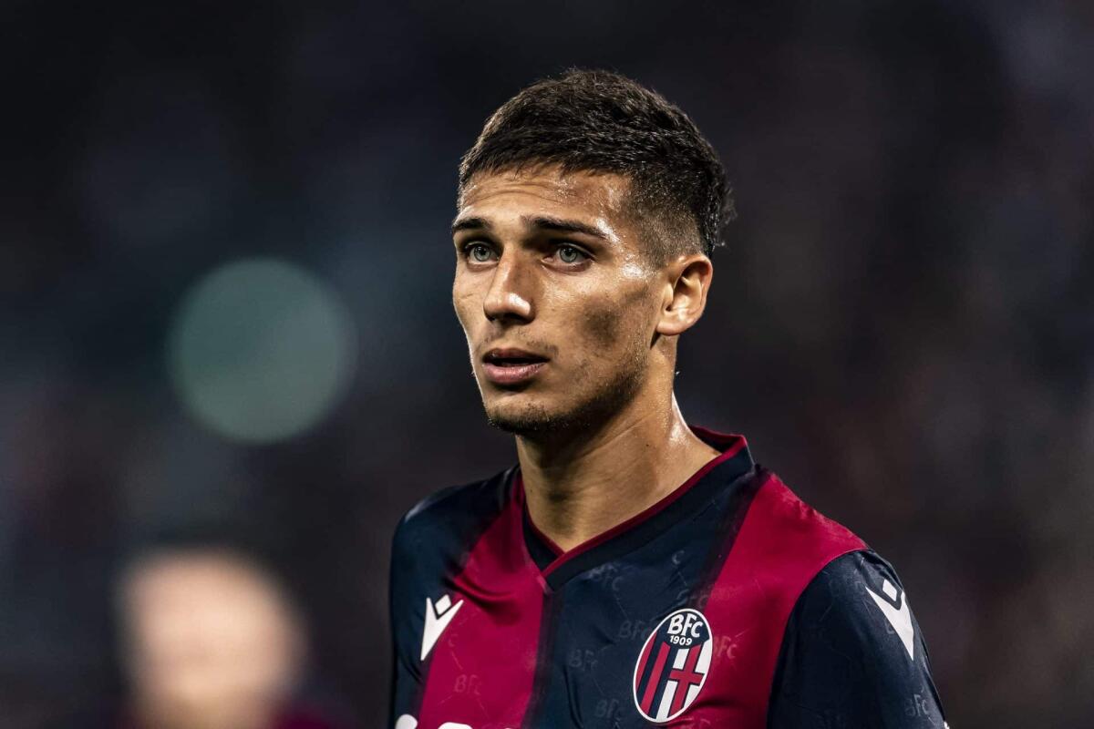 Dominguez va al Nottingham. Il Bologna incassa 15 milioni per il centrocampista in scadenza di contratto - 