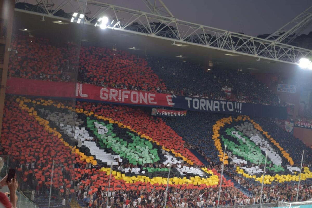 Aggrediti due tifosi della Fiorentina a Genova: "Sono entrati in macchina, hanno sfondato tutto" - 