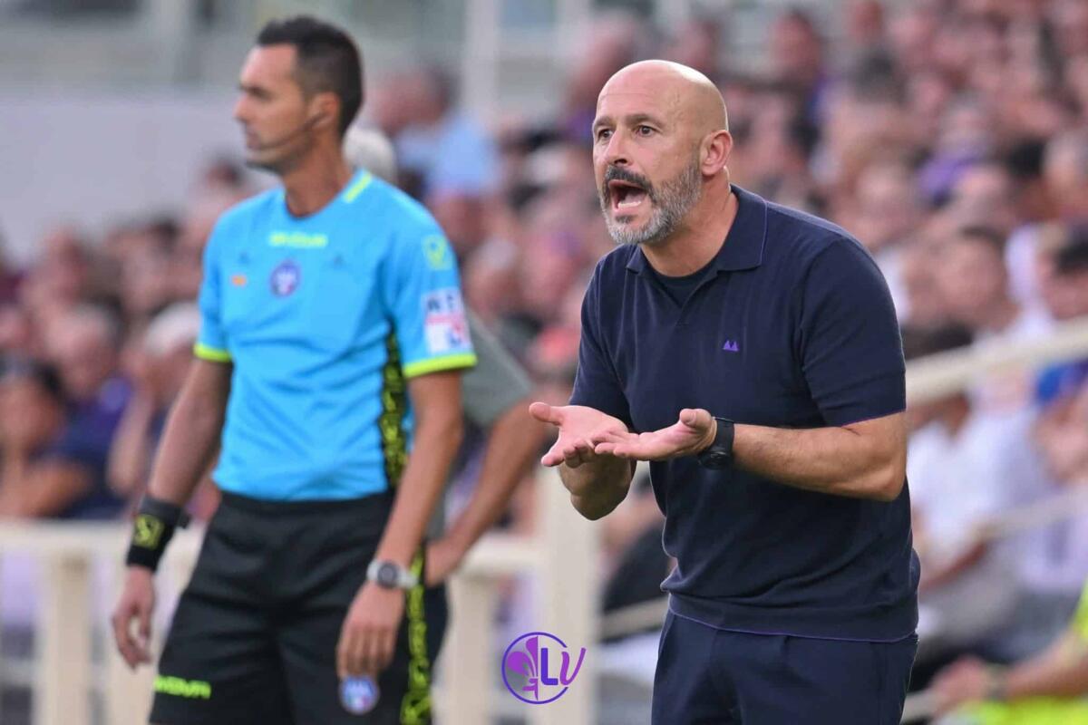 Grave errore arbitrale in Fiorentina-Atalanta, gol Koopmeiners nasce da rimessa laterale per i viola - Vincenzo Italiano