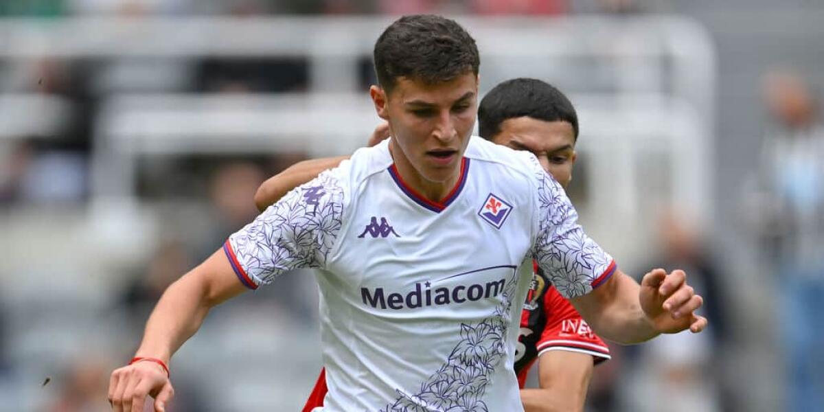 Ag. Infantino: "Normali che giochi poco ma ad ogni allenamento conquista sempre di più Italiano" - NEWCASTLE UPON TYNE, ENGLAND - AUGUST 06: Fiorentina player Gino Infantino in action during the pre-season friendly match between ACF Fiorentina and OGC Nice at St James' Park on August 06, 2023 in Newcastle upon Tyne, England. (Photo by Stu Forster/