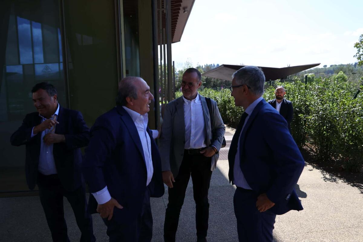 Il patron del Bologna Saputo al Viola Park. I vertici rossoblù di passaggio a Firenze fanno visita a Commisso - 