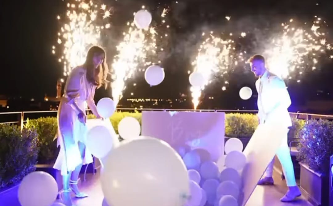 Castrovilli e Rachele Risaliti festeggiano, sarà maschio il primo figlio. Le foto della festa a Firenze