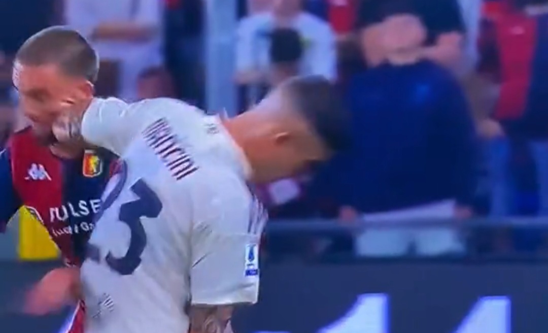 Gomitata violenta di Mancini in Genoa-Roma, il Var sceglie di non vedere. Era da espulsione