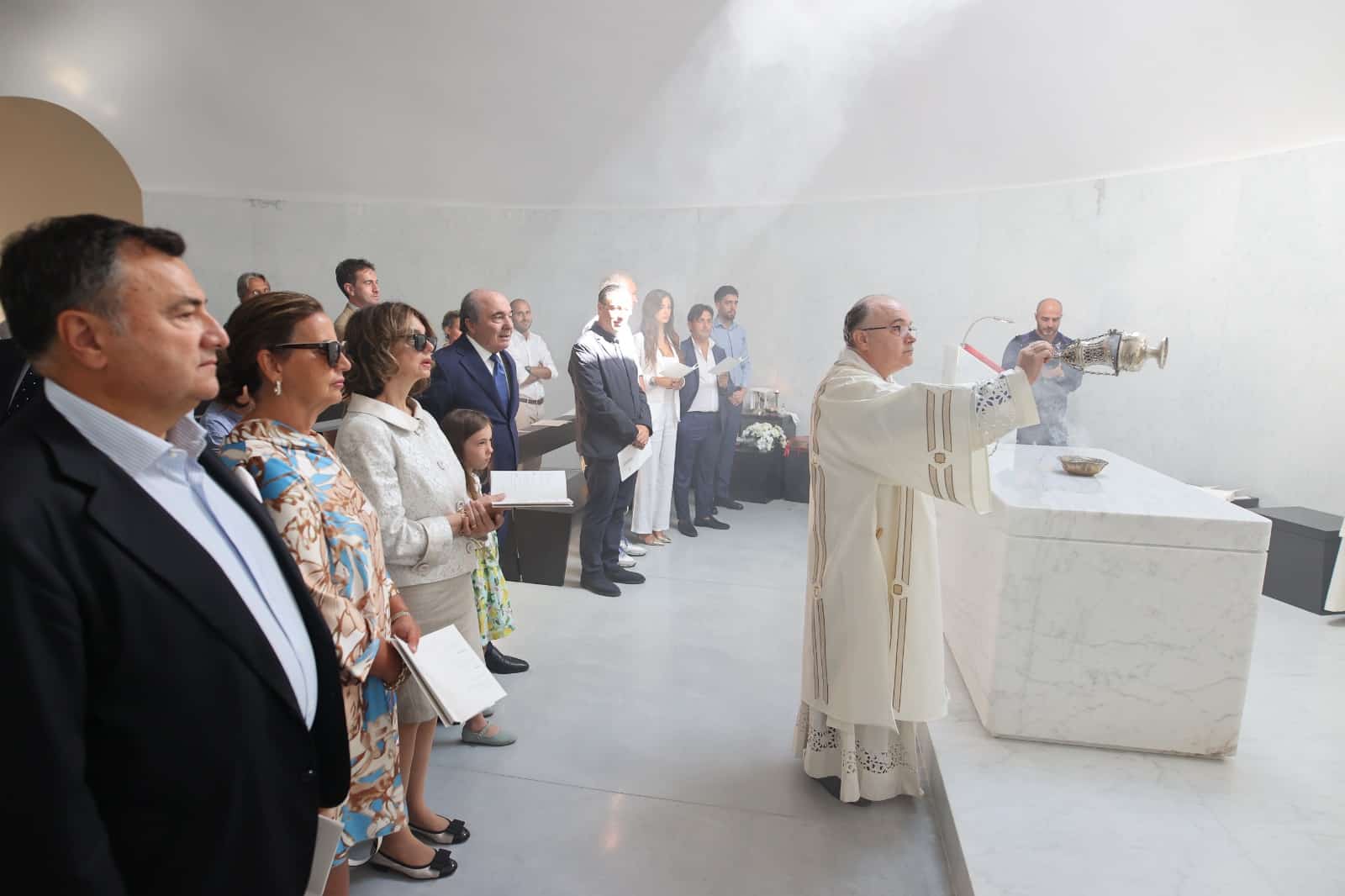 Oggi è stata consacrata la Cappella Santa Caterina al Viola Park: presenti Commisso e Catherine