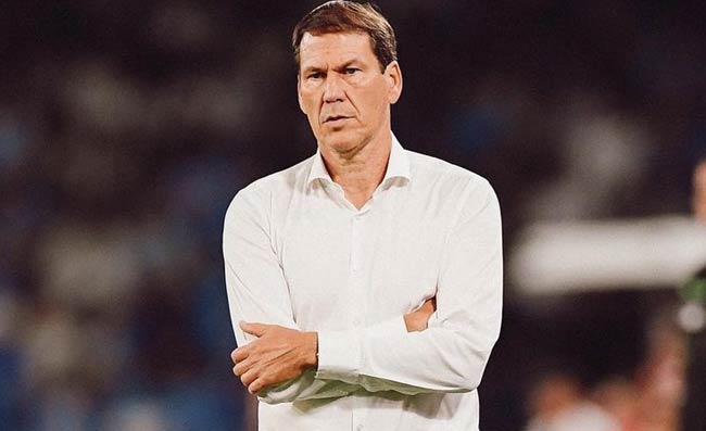 È già rottura tra il Napoli e Rudi Garcia. I tifosi lo fischiano allo stadio appena lo speaker fa il suo nome