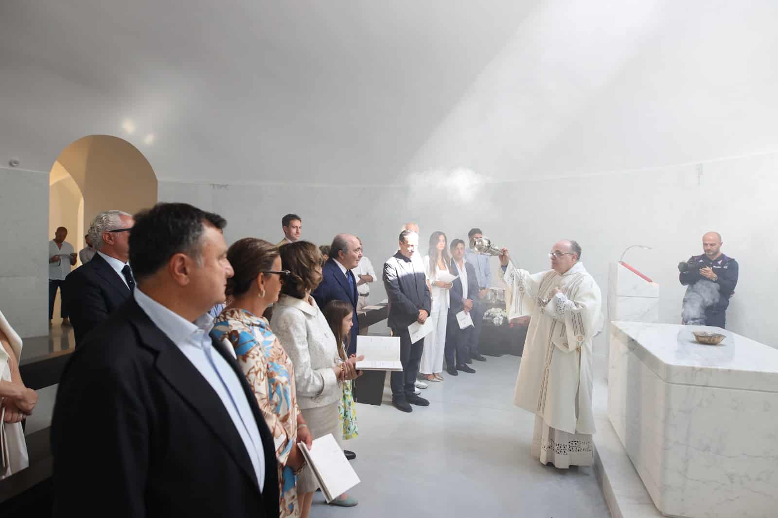 Oggi è stata consacrata la Cappella Santa Caterina al Viola Park: presenti Commisso e Catherine