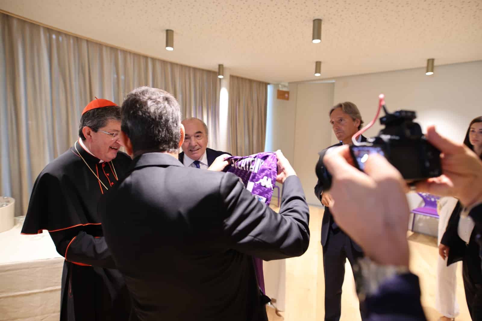 Oggi è stata consacrata la Cappella Santa Caterina al Viola Park: presenti Commisso e Catherine