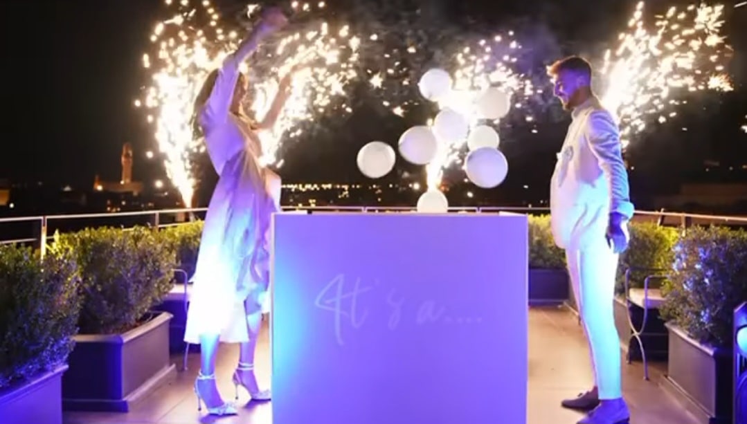 Castrovilli e Rachele Risaliti festeggiano, sarà maschio il primo figlio. Le foto della festa a Firenze