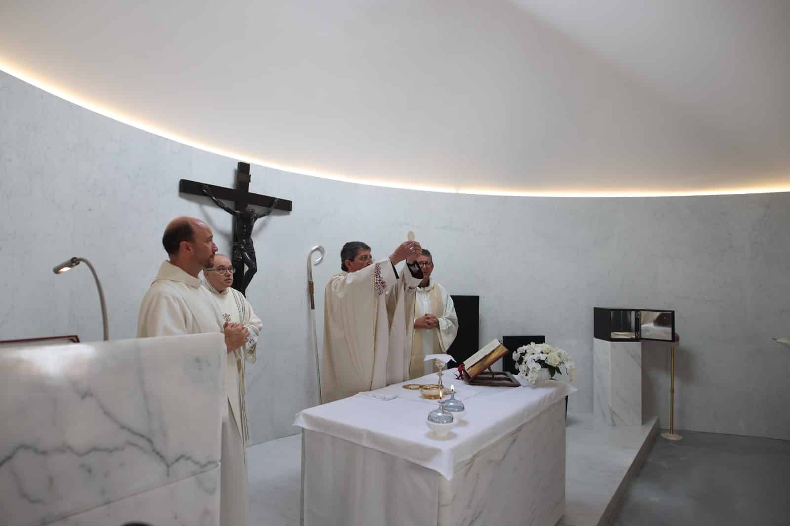 Oggi è stata consacrata la Cappella Santa Caterina al Viola Park: presenti Commisso e Catherine