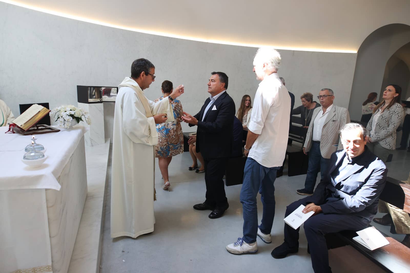 Oggi è stata consacrata la Cappella Santa Caterina al Viola Park: presenti Commisso e Catherine