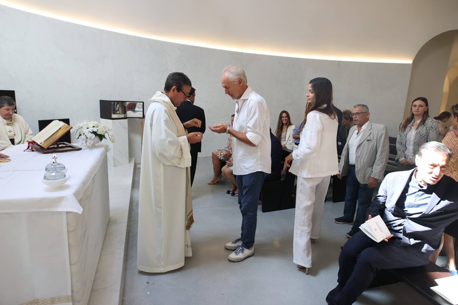 Oggi è stata consacrata la Cappella Santa Caterina al Viola Park: presenti Commisso e Catherine