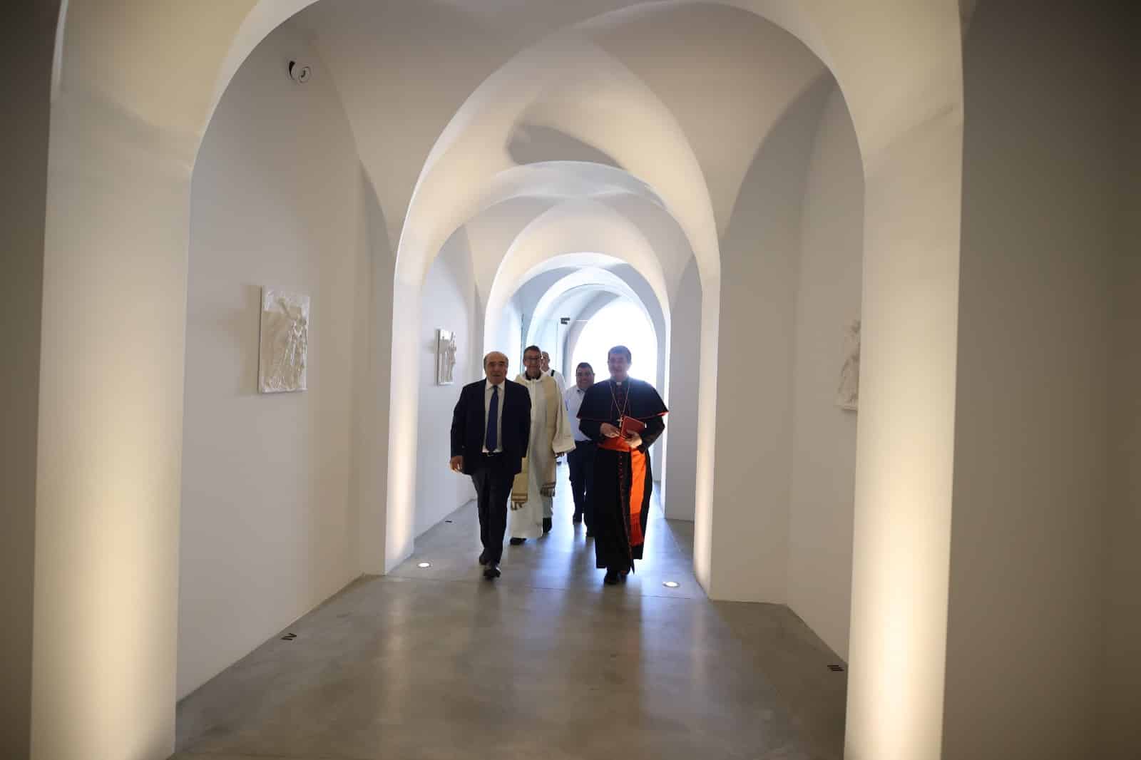 Oggi è stata consacrata la Cappella Santa Caterina al Viola Park: presenti Commisso e Catherine