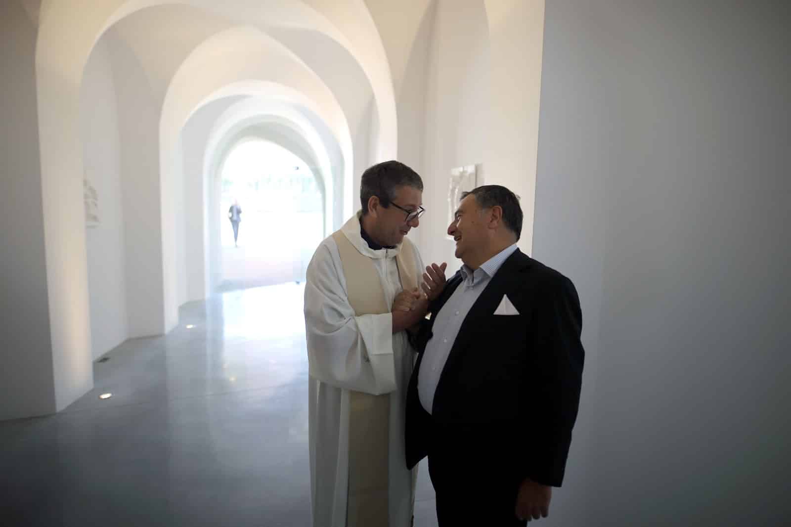 Oggi è stata consacrata la Cappella Santa Caterina al Viola Park: presenti Commisso e Catherine