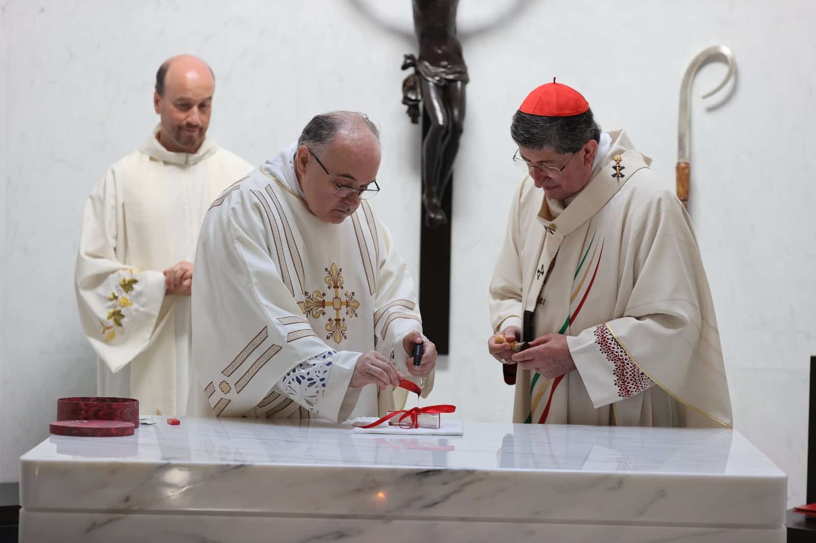 Oggi è stata consacrata la Cappella Santa Caterina al Viola Park: presenti Commisso e Catherine