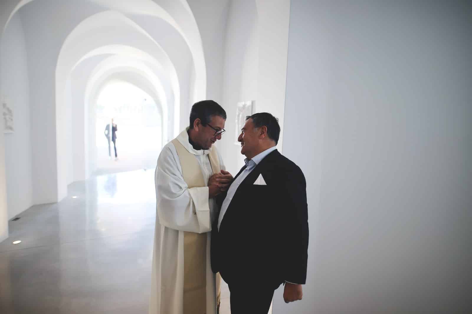 Oggi è stata consacrata la Cappella Santa Caterina al Viola Park: presenti Commisso e Catherine