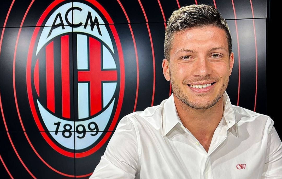 Giroud in dubbio per il derby, i tifosi del Milan hanno paura che Jovic possa giocare titolare