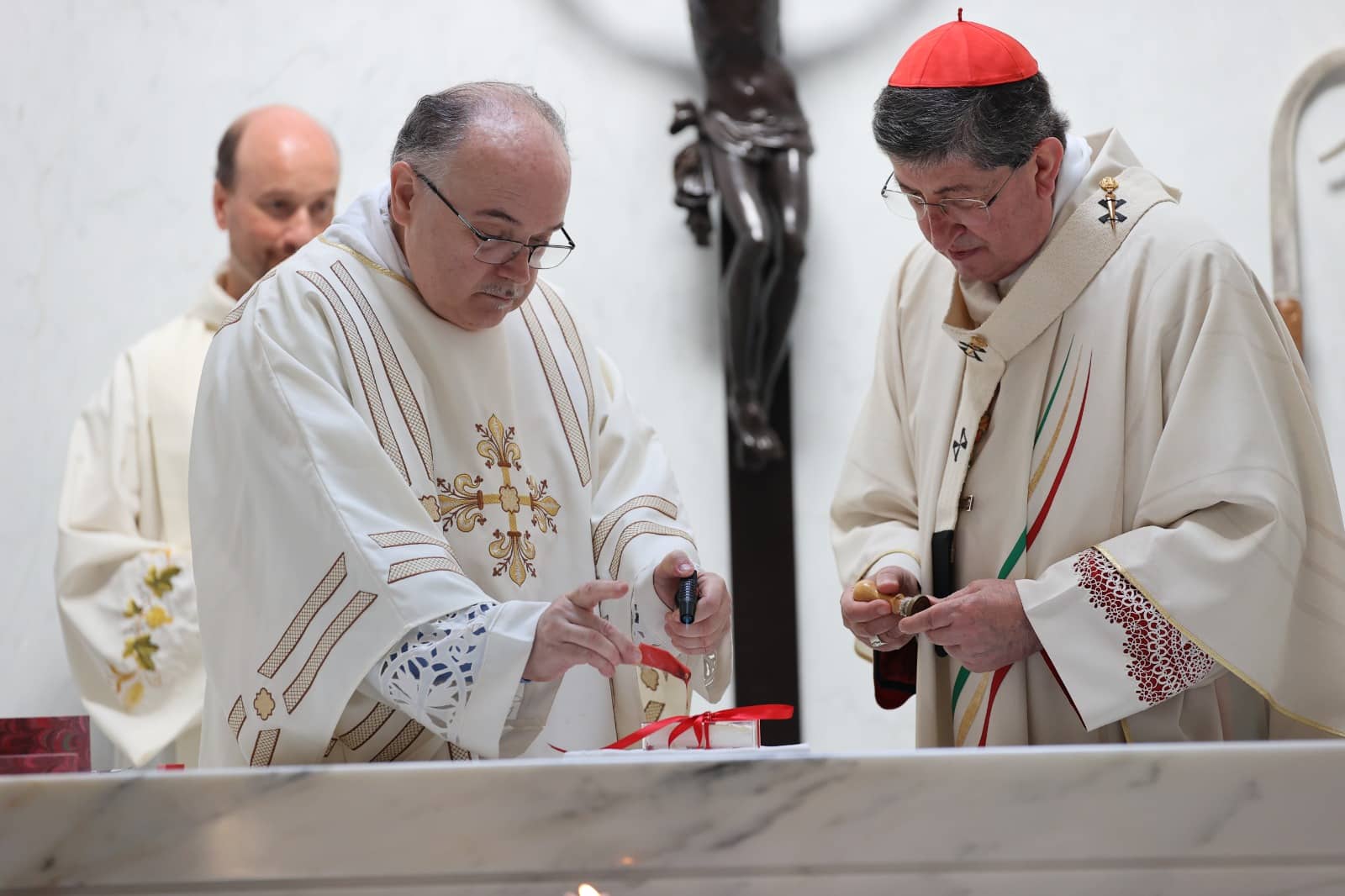 Oggi è stata consacrata la Cappella Santa Caterina al Viola Park: presenti Commisso e Catherine