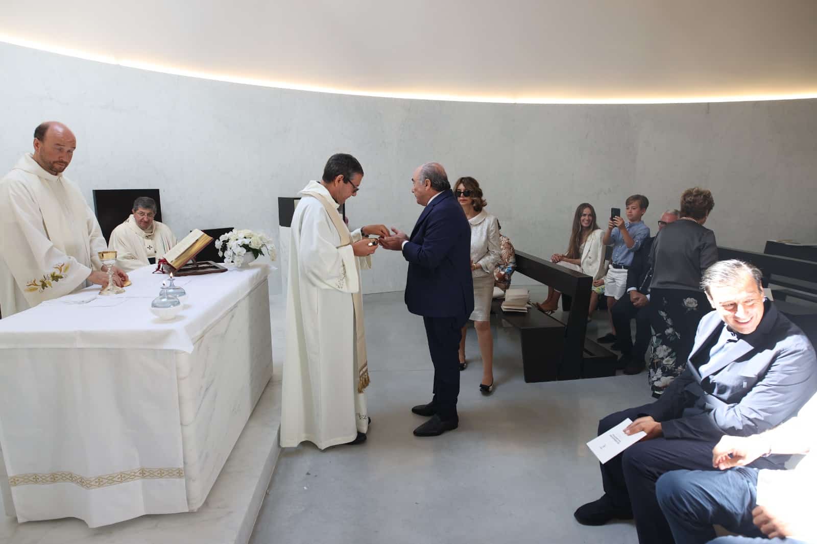 Oggi è stata consacrata la Cappella Santa Caterina al Viola Park: presenti Commisso e Catherine