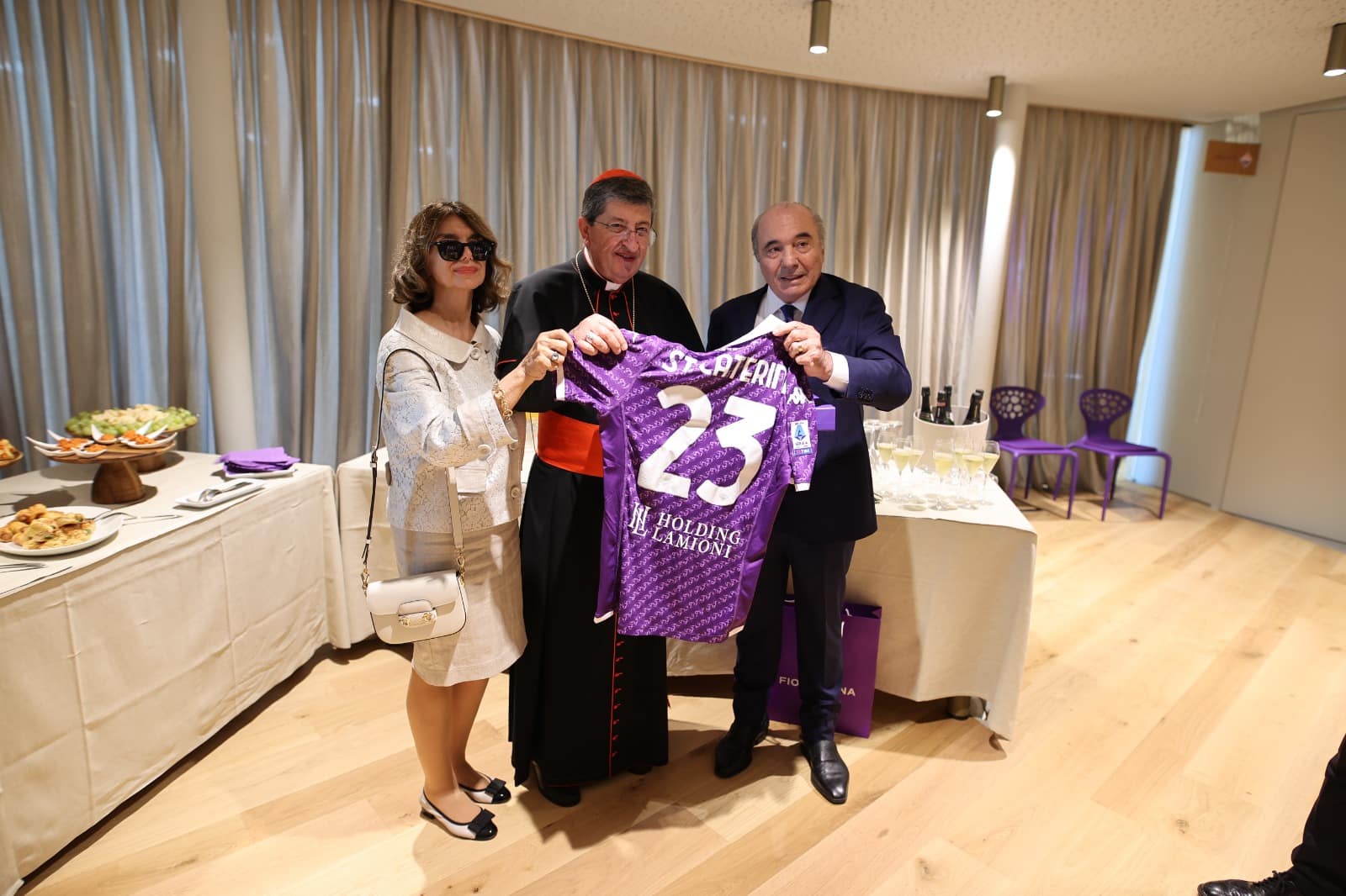 Oggi è stata consacrata la Cappella Santa Caterina al Viola Park: presenti Commisso e Catherine