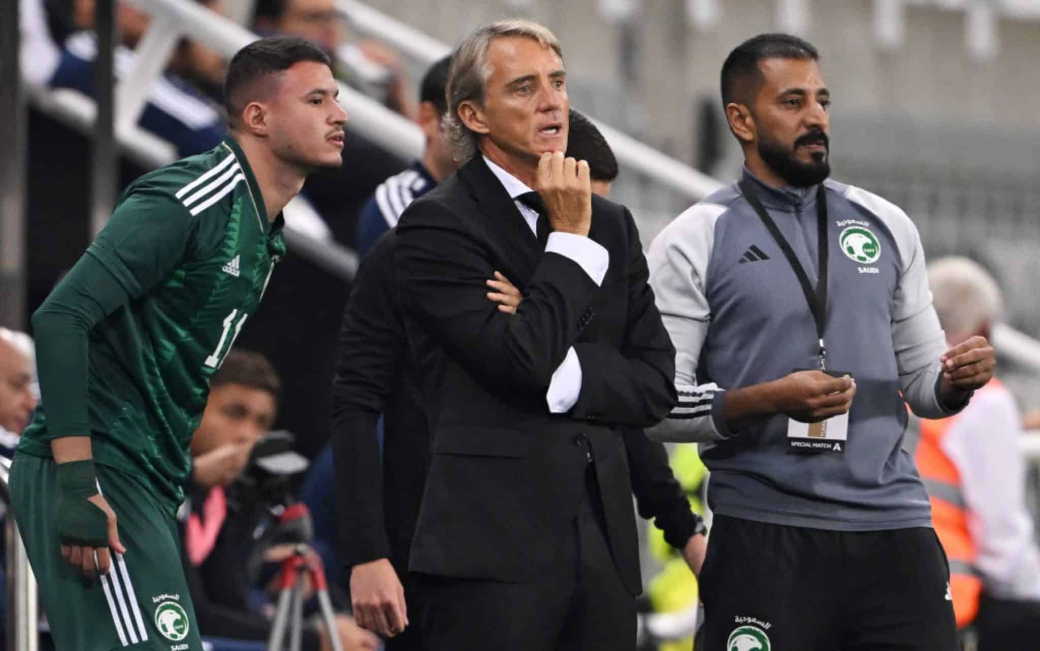 Mancini in Arabia, l'esordio è un flop totale, addirittura lo umilia il Costa Rica, finisce 1-3