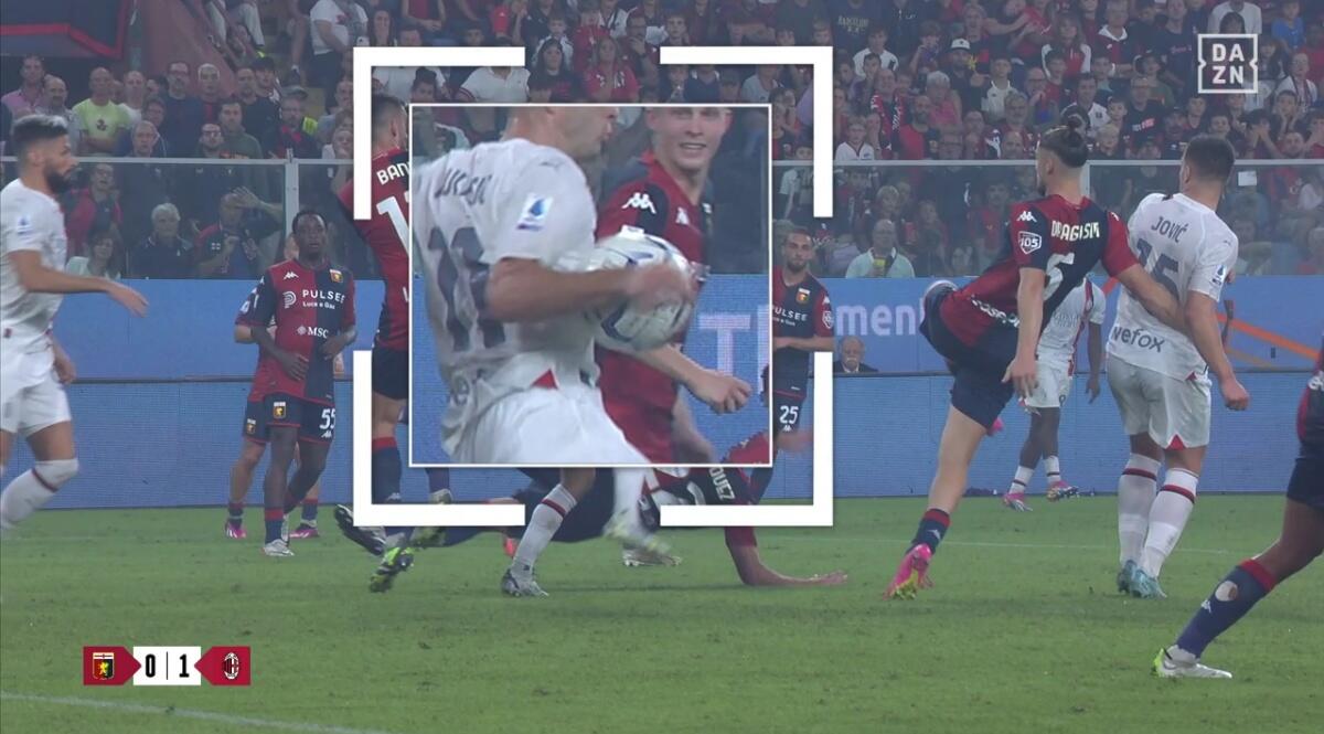 L'audio del Var sul gol di mano di Pulisic in Genoa-Milan: "A me sembra che la prende con l'ascella" - 