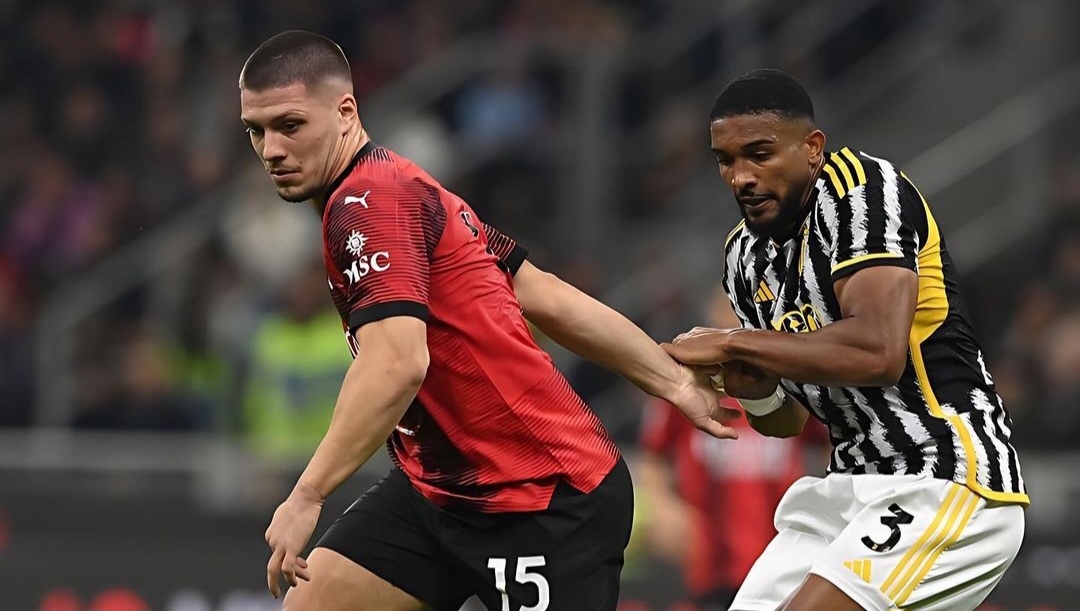 Tifosi del Milan increduli attaccano Pioli: "Come si fa a mettere Jovic quando sei in 10 e vuoi vincere?"