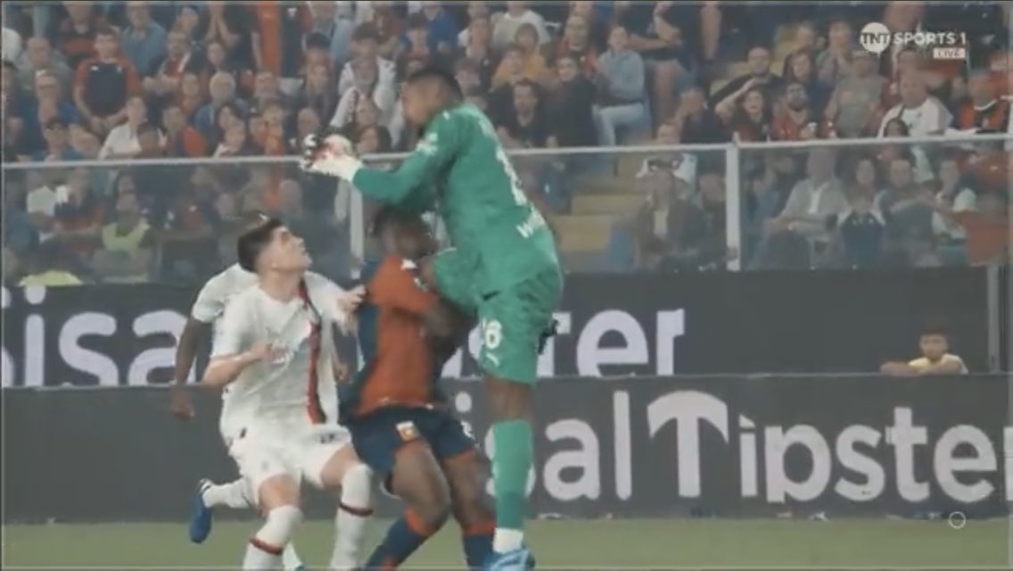 Maignan come Martina, che stava uccidendo Antognoni con il suo intervento killer. Le foto a confronto