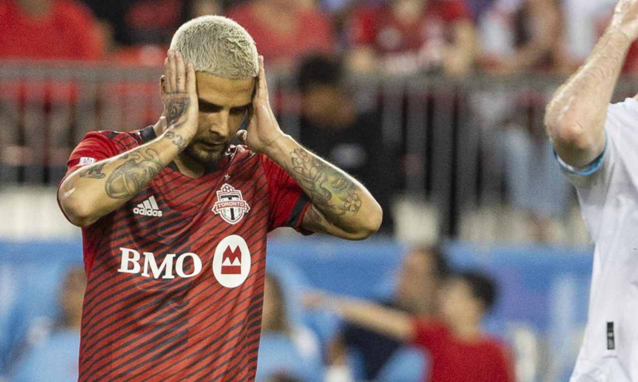 Insigne litiga a Toronto, dito medio ai tifosi che lo insultano. In estate ci aveva pensato la Fiorentina