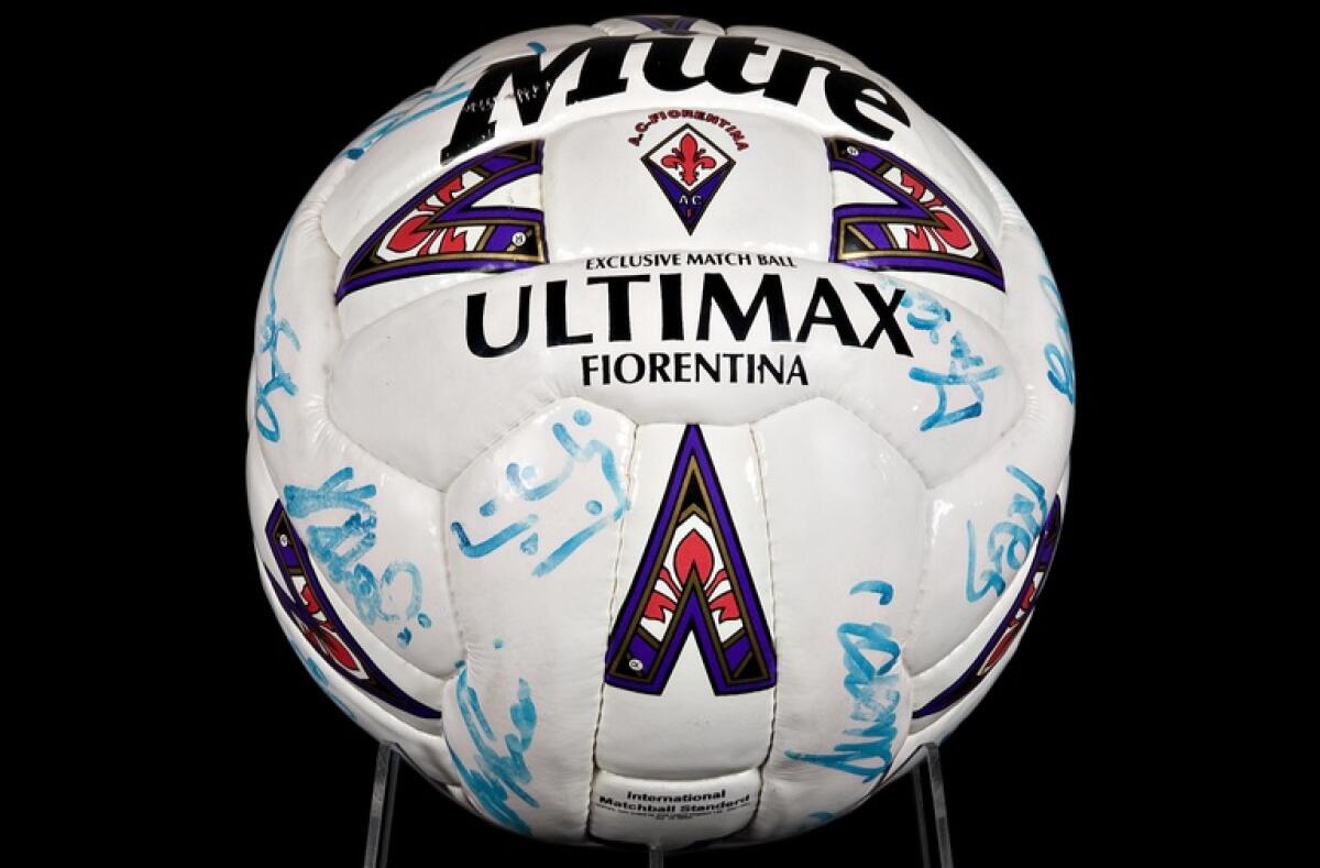 I giocatori della Fiorentina gli bucarono il pallone, la promessa mancata e il bambino divenne laziale - 