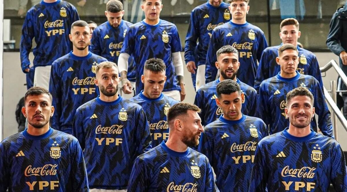 Bufera Argentina, festino hot dopo la sconfitta contro l'Uruguay. Scaloni alla rottura, Messi furioso - 