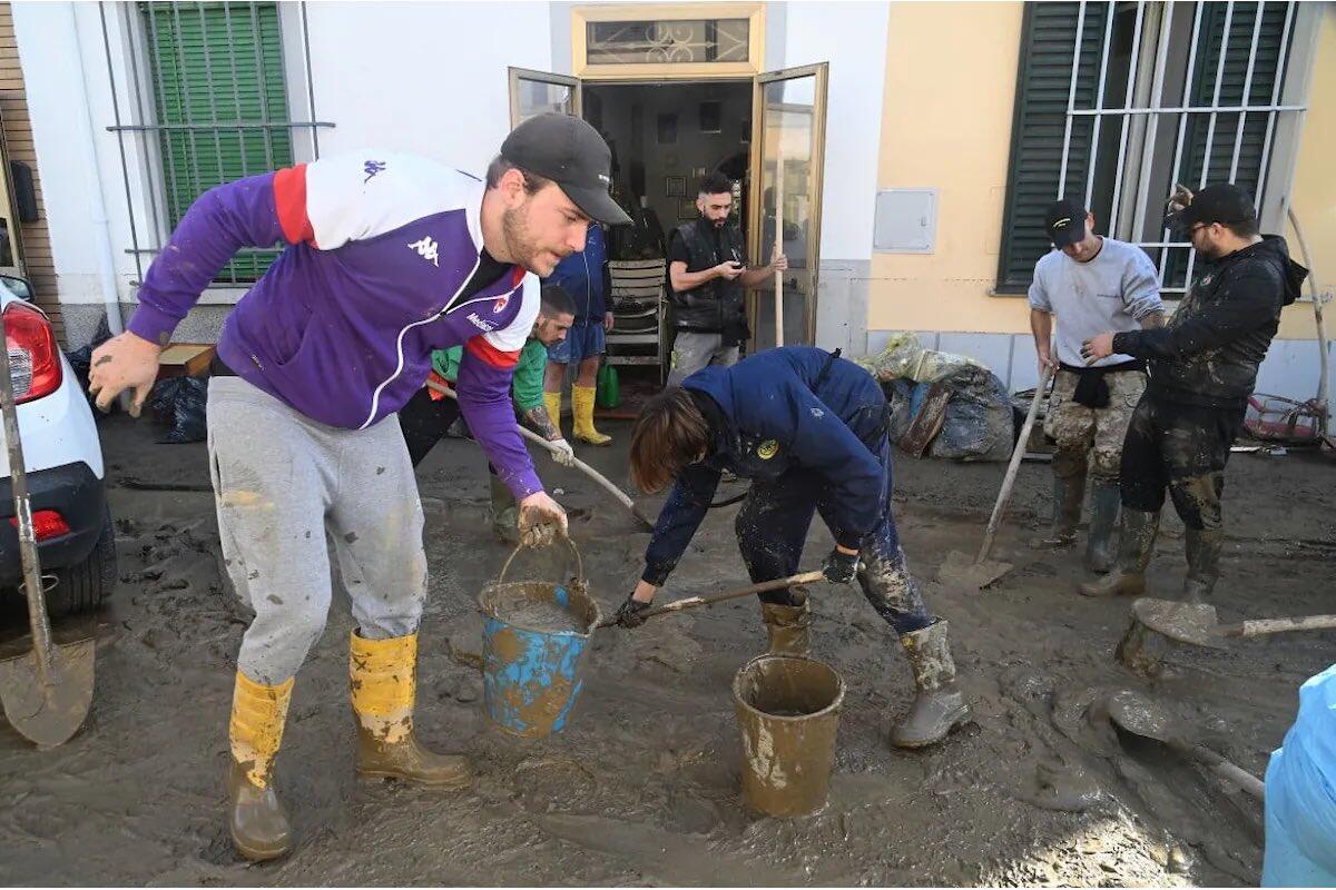La Fiorentina fa entrare gratis allo stadio i cittadini di Campi Bisenzio. In settimana donati beni e aiuti - 