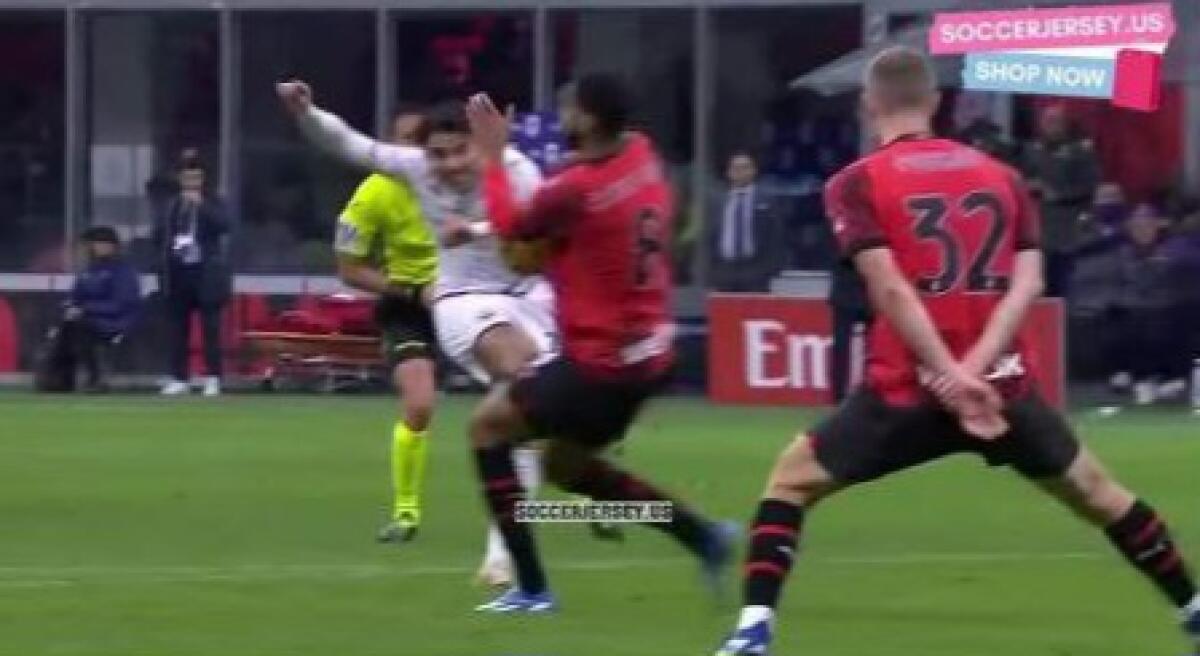 Anche La Gazzetta lo scrive: "Ci può stare il rigore per la Fiorentina. Braccio di Loftus che va verso il pallone" - 