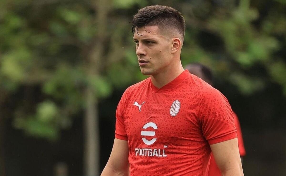 Milan disperato con Jovic, ogni suo tiro in porta è costato 500 mila euro. Gioca contro la Fiorentina? - 