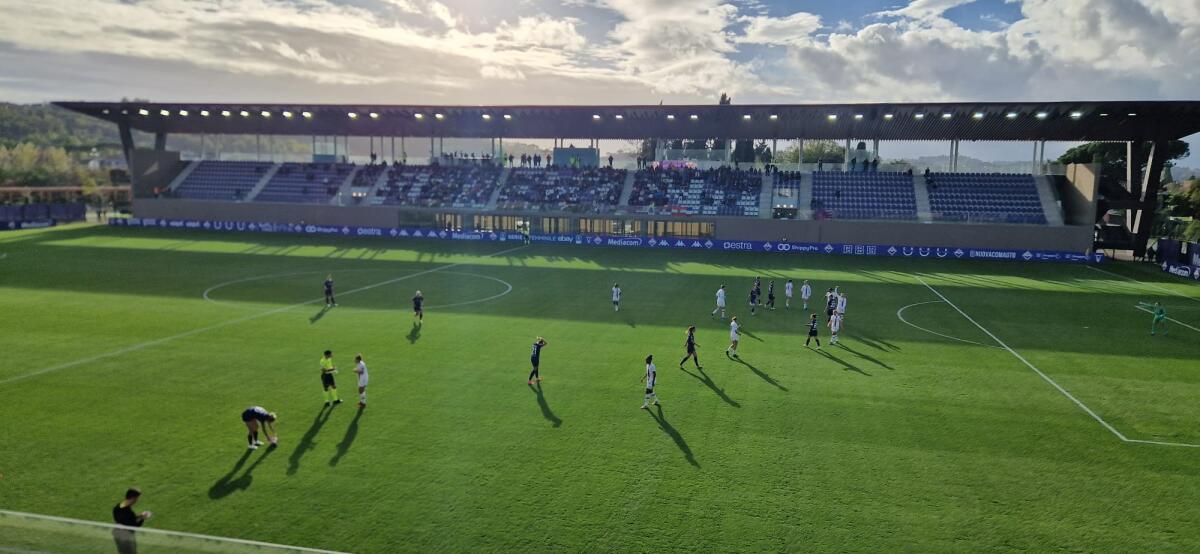 500 tifosi della Fiorentina al Viola Park per vedere la partita di serie A femminile contro il Milan - 