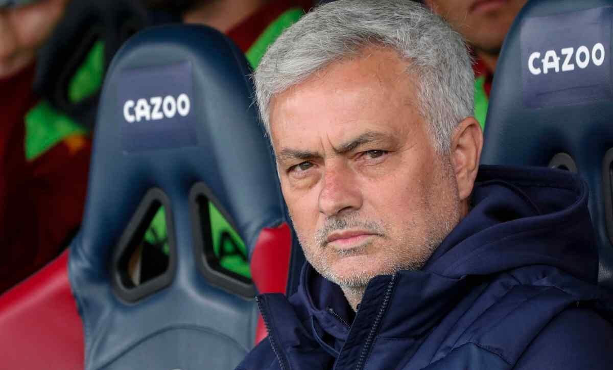 "Clima di ansia in casa Roma, Friedkin furiosi contro Mourinho, se perde ancora vogliono cacciarlo" - Roma's coach Josè Mourinho during he Italian Serie A soccer match Bologna FC vs  AS Roma at Renato Dall'Ara stadium in Bologna, Italy, 14 May 2023. ANSA /ELISABETTA BARACCHI